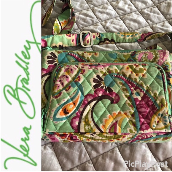 Vera Bradley Handbags - Vera Bradley green print cross body purse.
